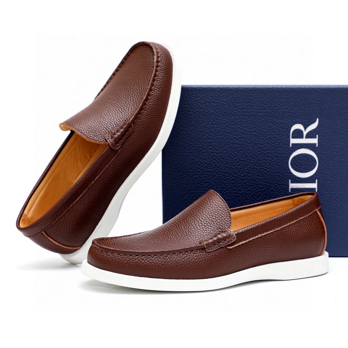Men's shoes 💰480 💐Original packaging Product trademark: Dior "Dior" casual leather shoes Regular size: 38-44 (45.46.47🉑️Customized) Product materials: Selected first-layer pebbled calfskin upper imported from Italy, imported water-dyed cowhide lining. Strong three-dimensional visual effect, original anti-slip rubber outsole Color: 3⃣️colors available